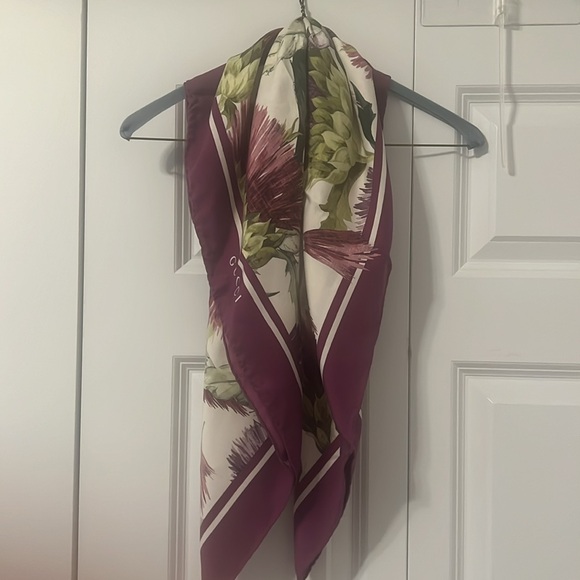 Gucci Womens Square 100% Silk Scarf 32 inches - Picture 13 of 16